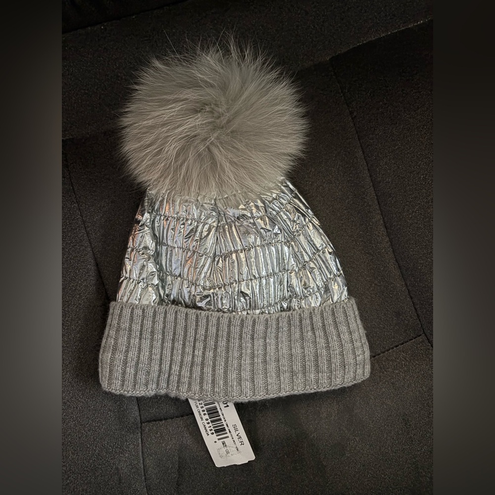 Mitchie’s Silver knitted hat with fur Pom